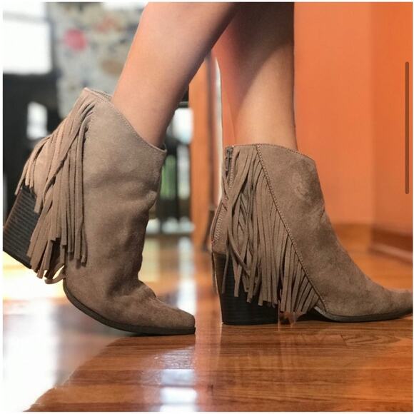 Candie's Taupe Suede Fringe Block Heeled Pointed Toe Ankle Boots Womens Size 7.5 - Picture 2 of 11